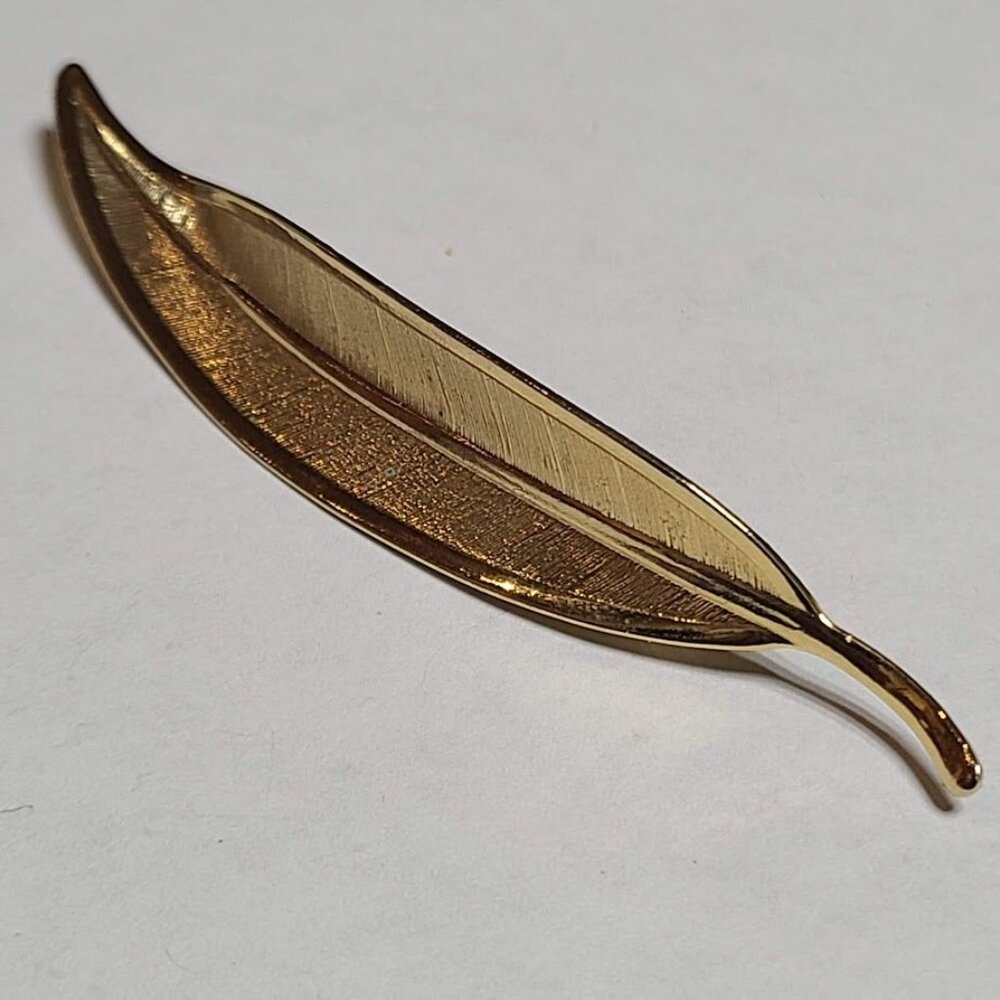 Vintage Gold Tone Willow Leaf Brooch Pin Textured Elegant Costume Jewelry - Picture 2 of 4